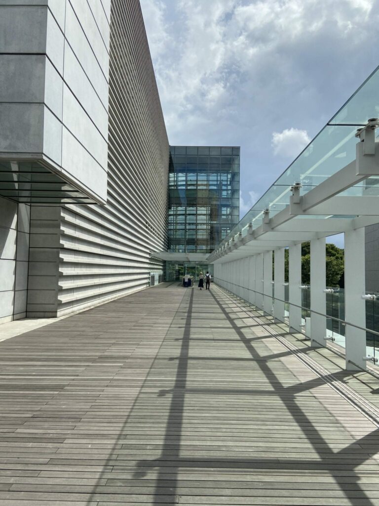 entrance-to-tokyo-modern-art-gallery